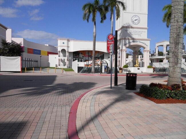 Building Photo - 250 NE 20th St