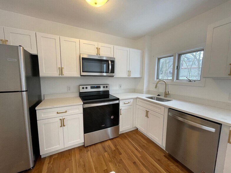 Primary Photo - 26 Thorndike St
