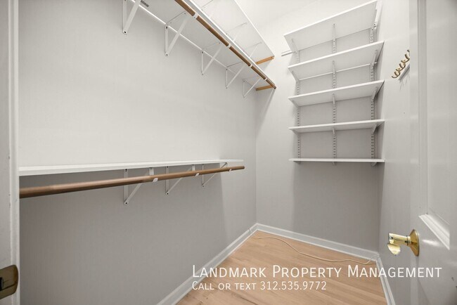 Building Photo - 1546 N Hudson Ave