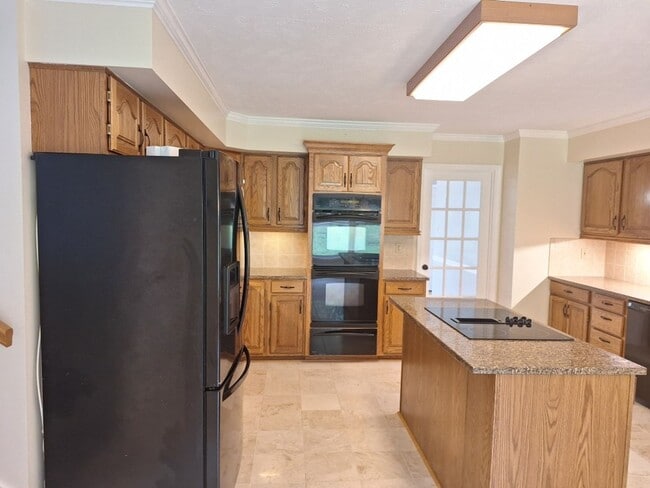 Building Photo - 4bd/3 bath located in desirable neighbor in Fox Den Subdivision in West Knoxville