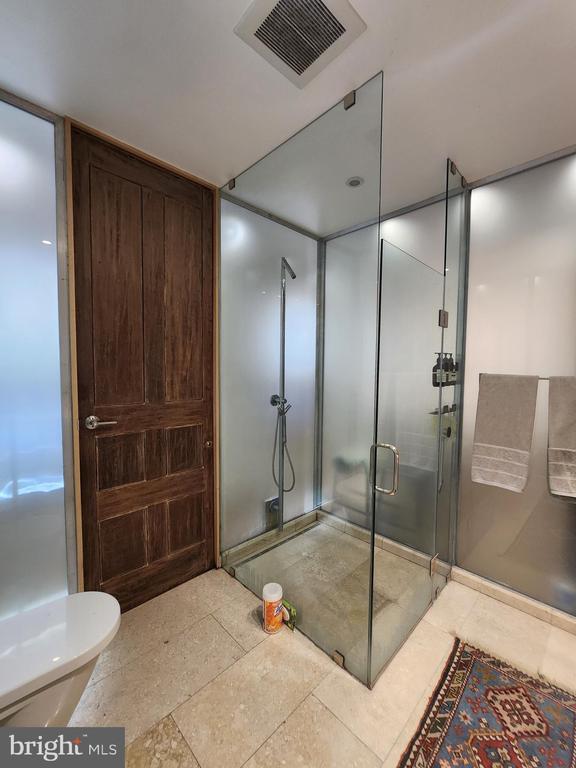 Building Photo - 2402 Lombard St