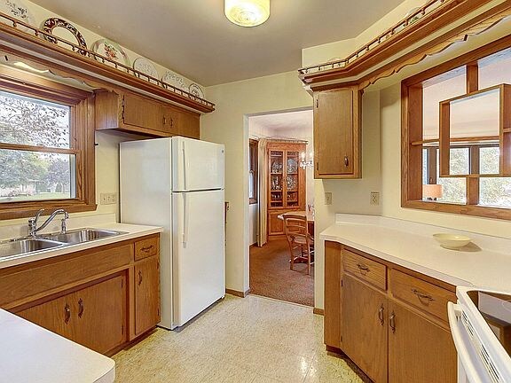 Building Photo - 13300 W Sunny View Dr