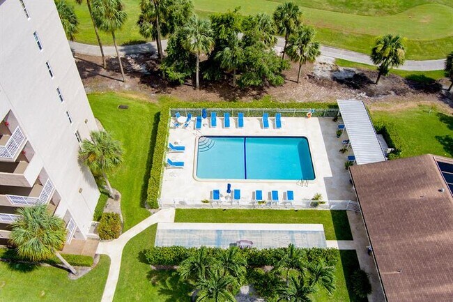 Building Photo - 250 Jacaranda Dr