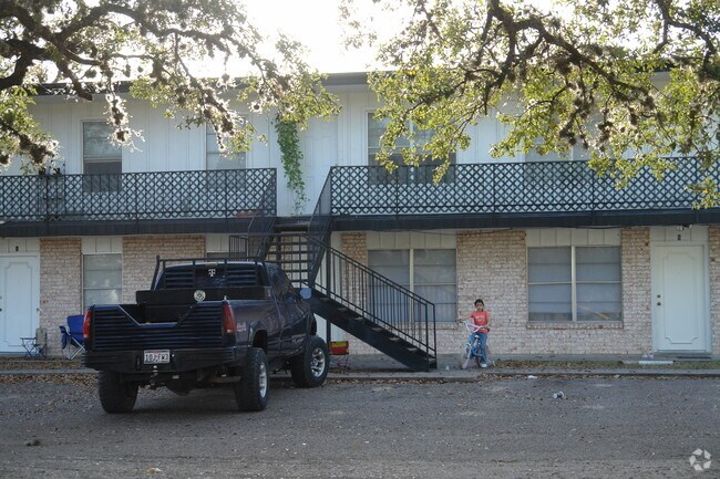 Primary Photo - Goliad Apartments