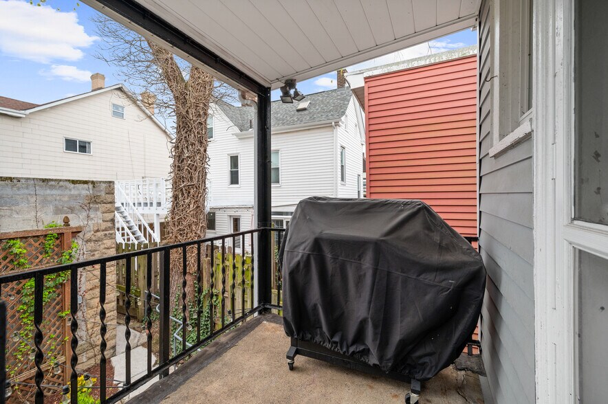 Building Photo - 215 Elysian St
