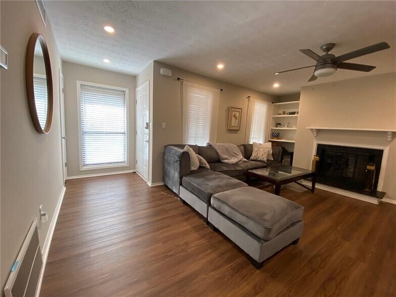 Building Photo - 704 Dunbar Dr