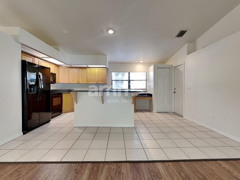 Building Photo - 234 Bryan Oak Ave