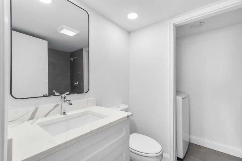 Building Photo - 2695 Albatross Rd N