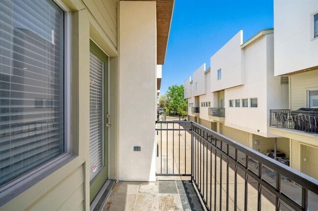 Building Photo - 4707 Caroline St