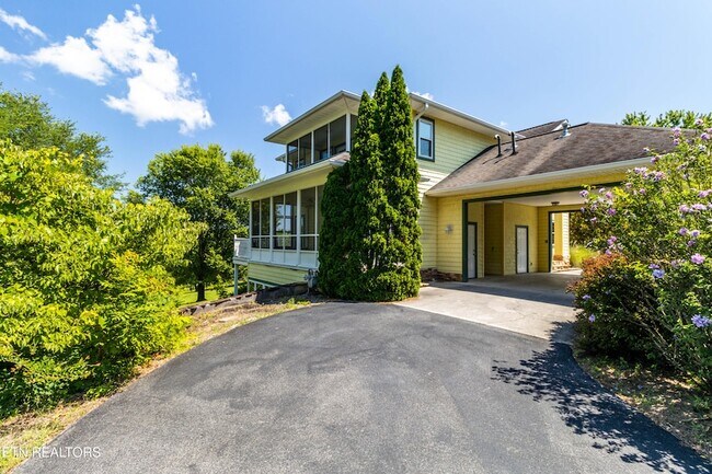 Building Photo - 2084 Allenridge Dr