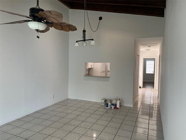 Building Photo - 5517 SW 24th Ave