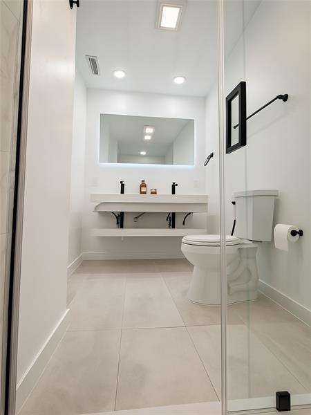 Building Photo - 751 Hollywood Blvd