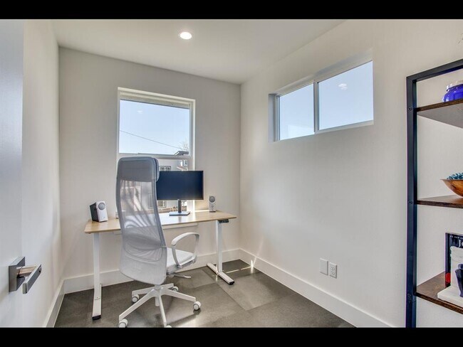 Building Photo - 3409 Pennsylvania Ave