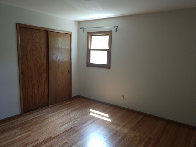 Building Photo - 3 Bedroom 1.5 Bath Single Family Home in H...