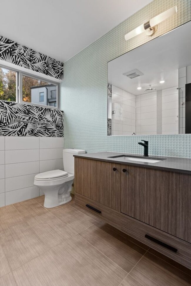 Building Photo - Stunning Air Conditioned Alki Condo Overlooking Majestic Puget Sound!