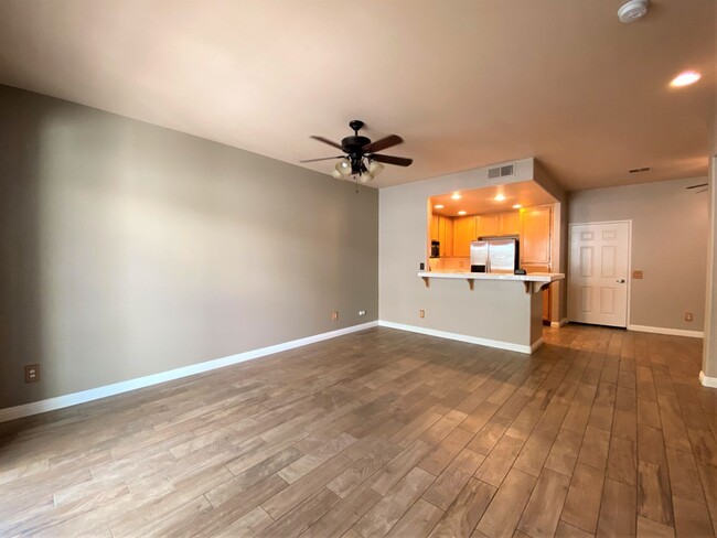 Building Photo - Oceanside stunner - 3 bedroom townhome ava...