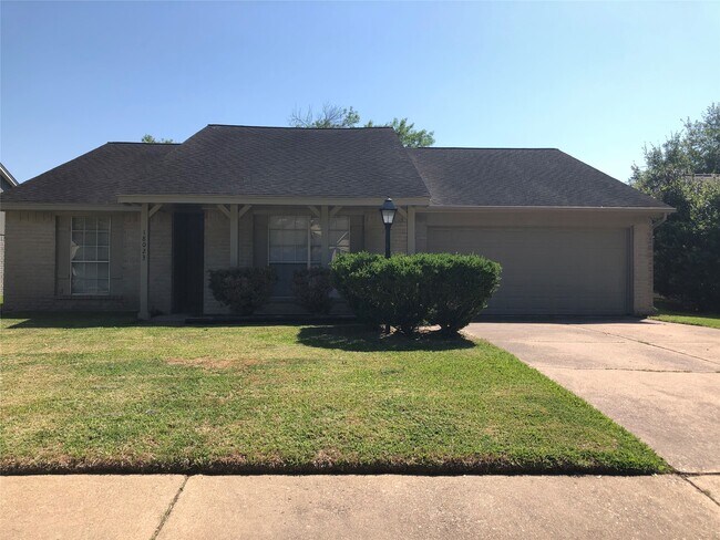 Building Photo - 18023 Garden Manor Dr