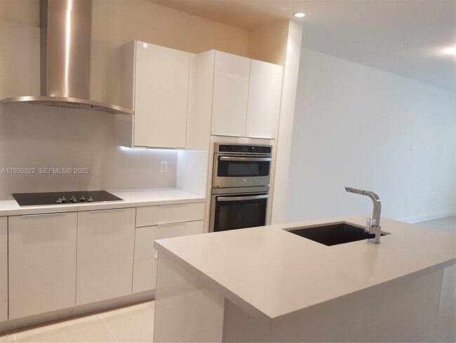 Building Photo - 10245 NW 63rd Terrace