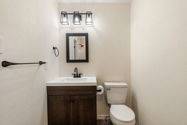 Building Photo - Recently Remodeled 3 bed, 2 bath, with 2-car Garage!