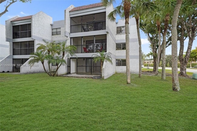 Building Photo - 200 Lakeview Dr