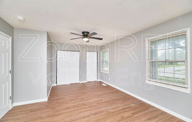 Building Photo - 2400 E Humes Ln