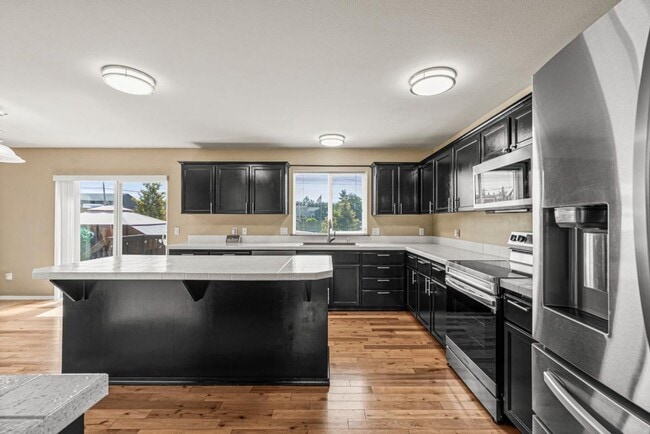 Building Photo - Spacious Corner Lot Home Near JBLM | 4 Bed...