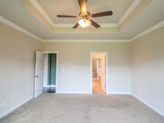 Building Photo - Great Location near Edgewater and Toyota F...