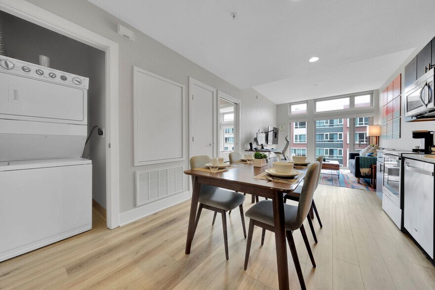 Building Photo - 185 Channel St