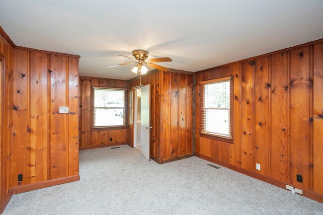 Building Photo - 208 Hillcrest Dr