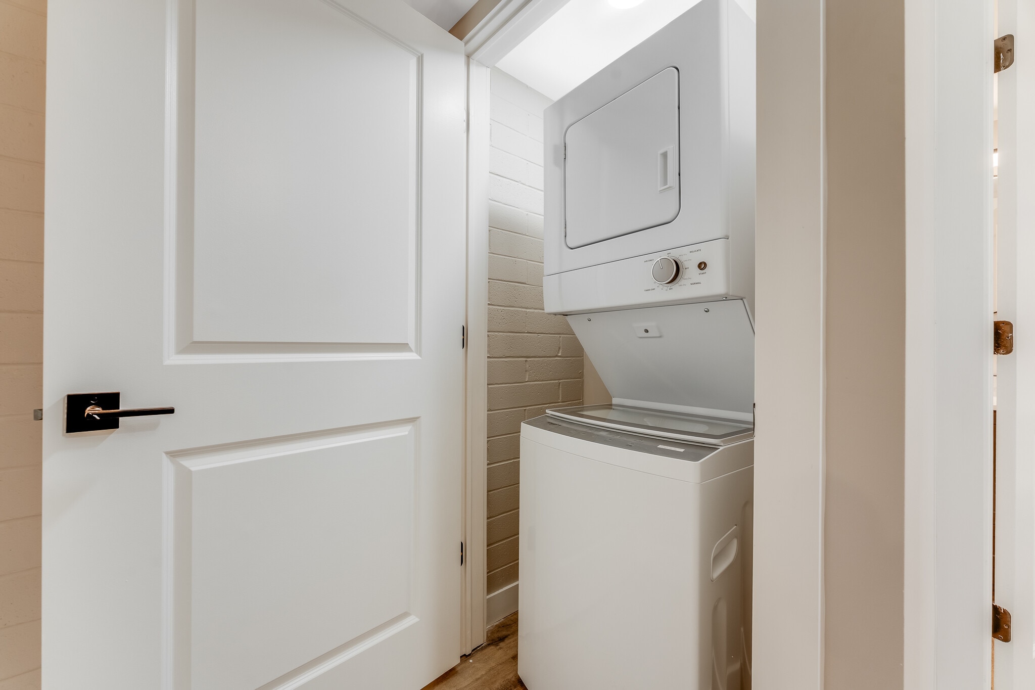 Building Photo - 2772 University Ave