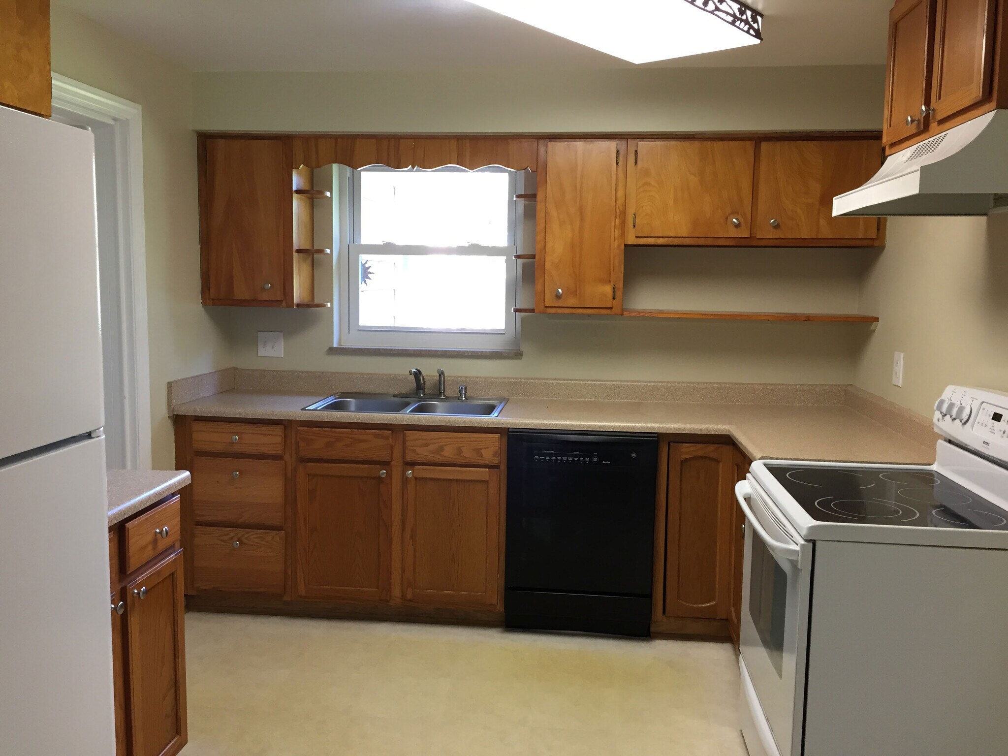 Building Photo - 10678 Bettyray Dr