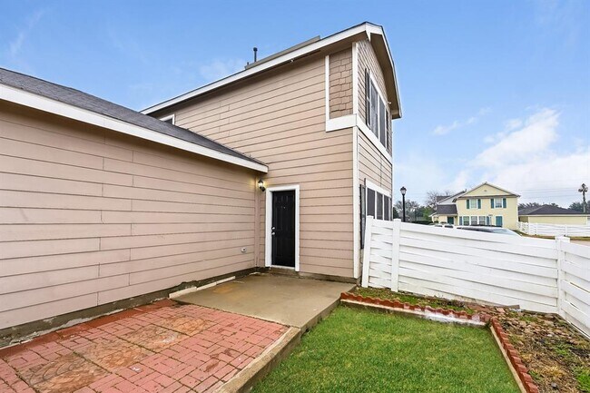 Building Photo - 6341 Settlers Square Ln