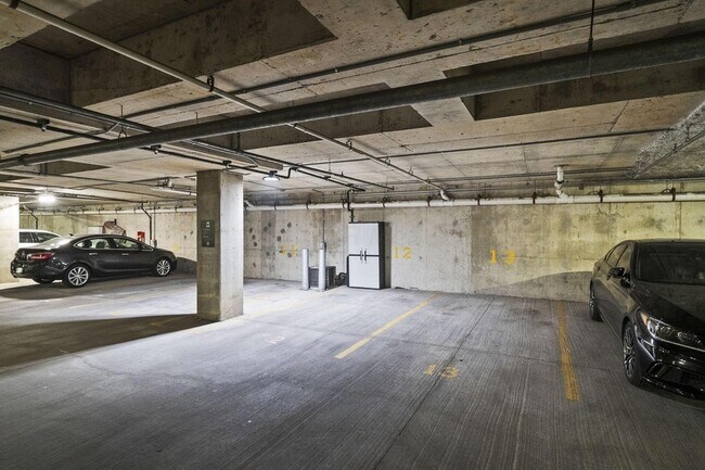Building Photo - 251 Daniel Burnham Square