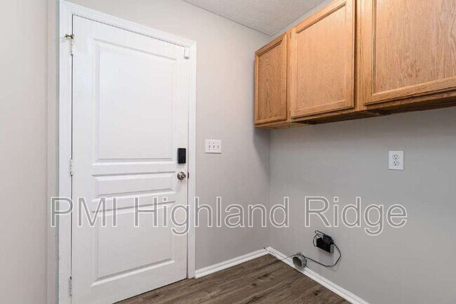 Building Photo - 2414 Lismore Dr