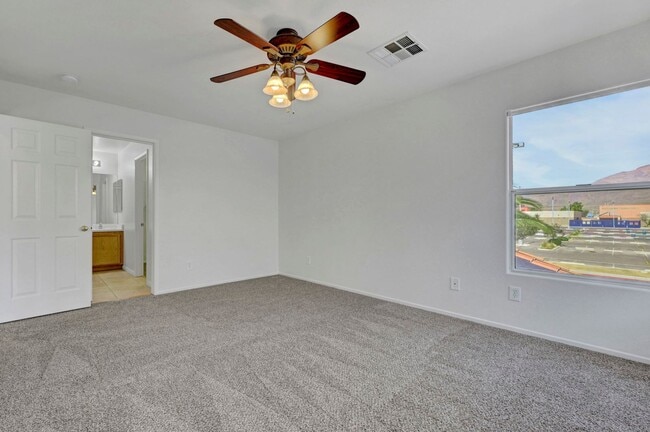Building Photo - Adorable 2 story in the Northwest! Fresh paint and new carpet!