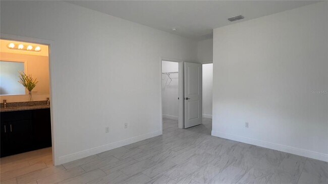 Building Photo - 2598 W Diane Ln
