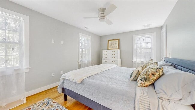 Building Photo - 10 Rear Robinson St