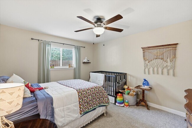 Building Photo - 217 E Louella Dr