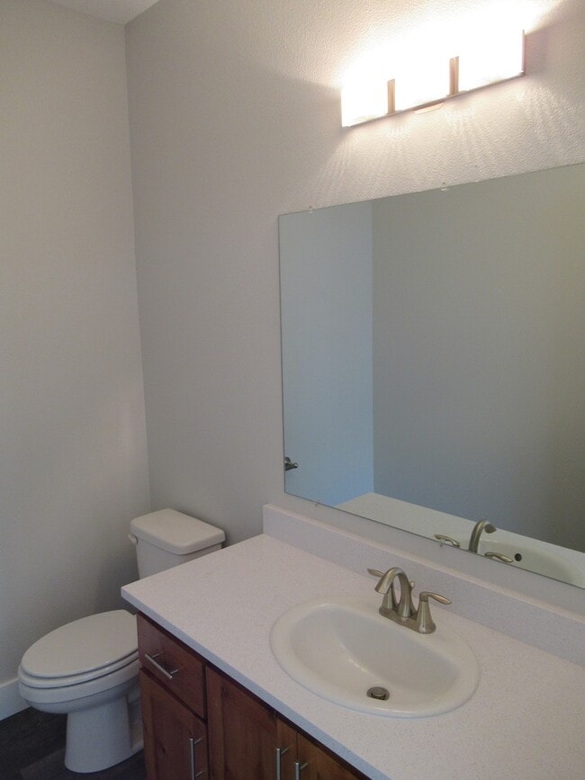 Building Photo - Large Duplex in South Salem!
