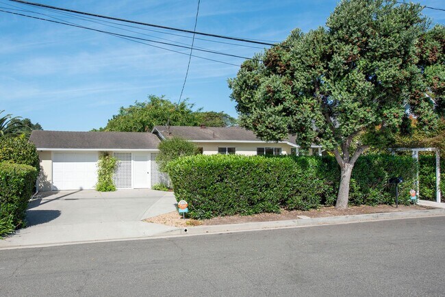 Building Photo - Spacious 3bd/2.5bth Remodeled Mesa Home!