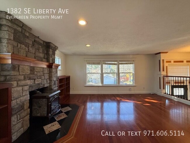 Building Photo - 1382 SE Liberty Ave