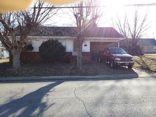 Primary Photo - 407 N McCombs St