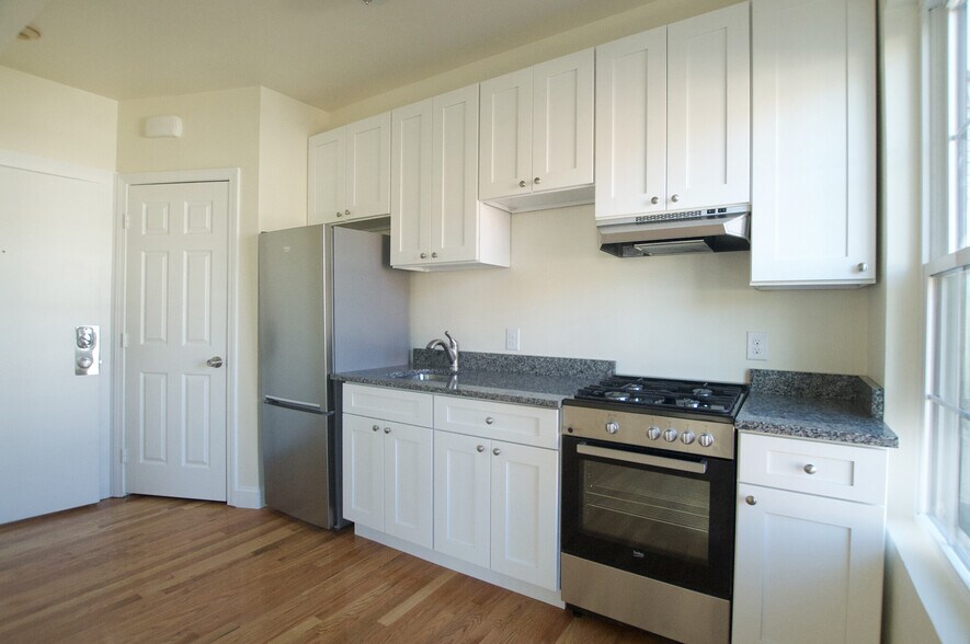 Building Photo - 501 E Broadway