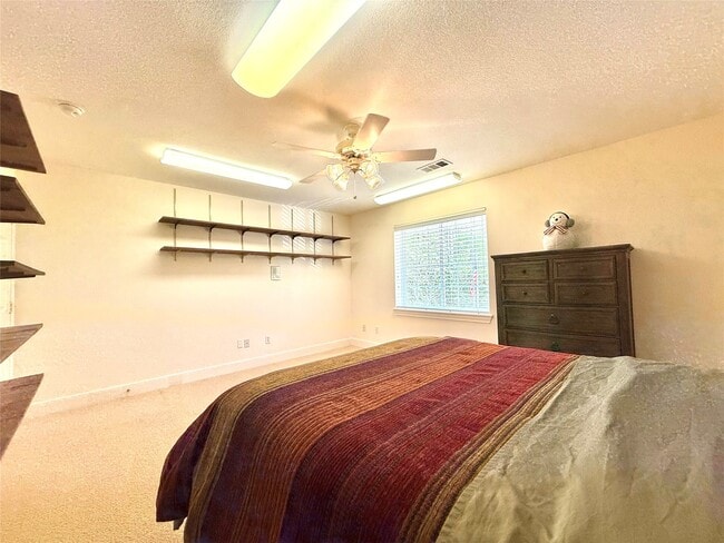 Building Photo - 16201 Surrey Ln