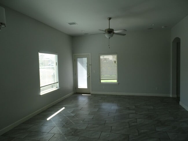 Building Photo - STYLISH EASTSIDE HOME