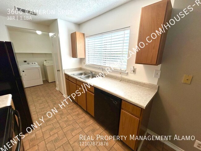 Building Photo - **MOVE-IN SPECIAL** MUST SEE! 3 Bedroom / ...