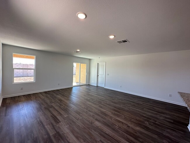 Building Photo - Beautiful New 2024 Construction 3 Bedroom ...