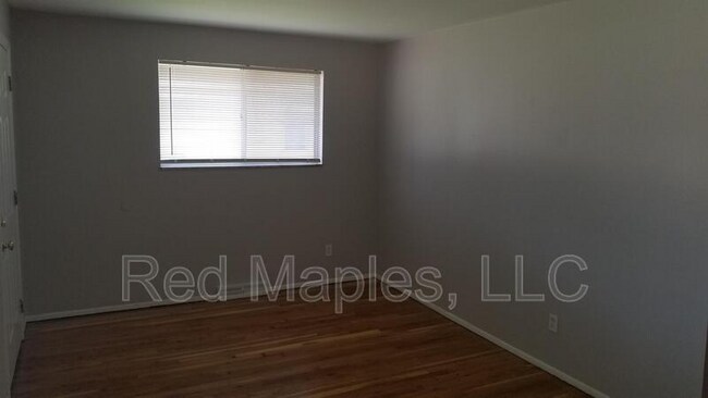 Building Photo - 4050 Esseldale Dr