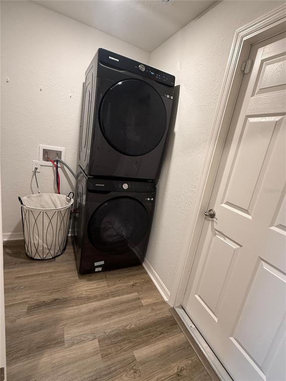 Building Photo - 319 Lily Ln