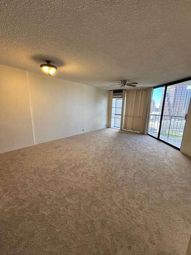 Building Photo - Honolulu Tower - 2 Bdrm/2 Bath/1 Prkg (Chi...